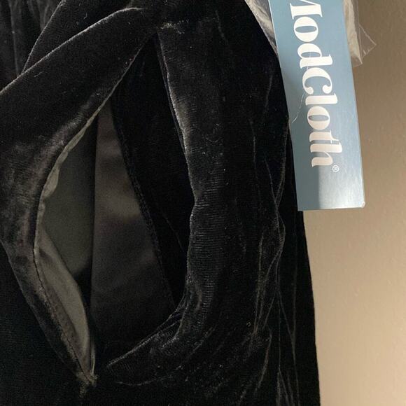 ModCloth Dress Crushed Black Velvet Babydoll Mini with Bow Twist Back Size 4 - Picture 6 of 13